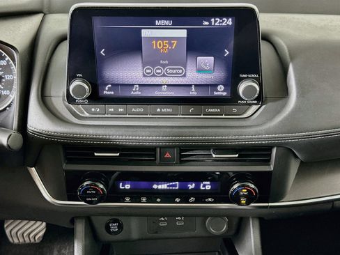 Used 2025 Nissan Rogue SV FWD image 23