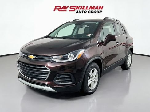 Used 2020 Chevrolet Trax LT w/ LT Convenience Package FWD image 3