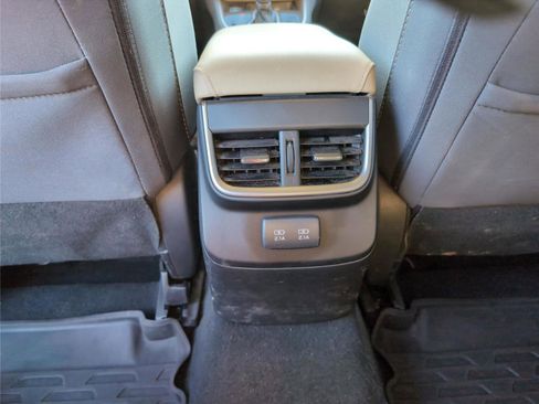 Used 2022 Subaru Outback Premium image 27