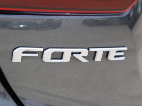 Used 2023 Kia Forte LXS w/ LXS Technology Package FWD image 6