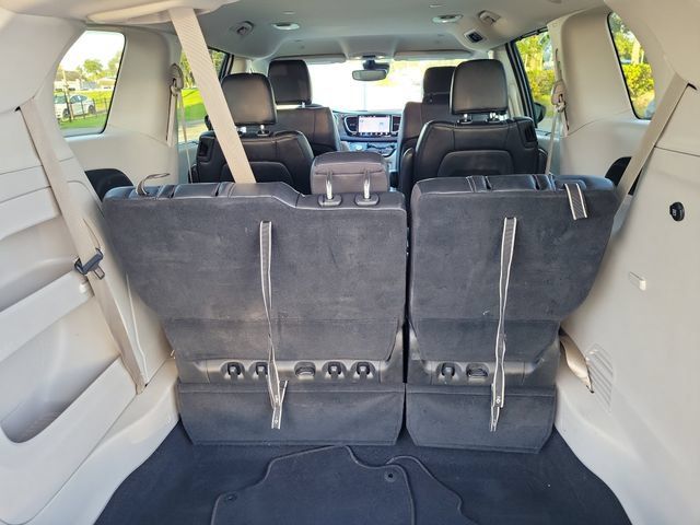 Used 2024 Chrysler Pacifica Touring-L FWD image 8