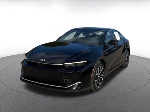 Used 2025 Toyota Crown XLE image 8