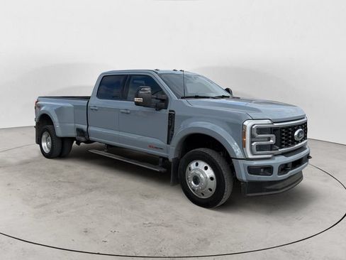 Certified 2025 Ford F450 Platinum w/ FX4 Off-Road Package AWD/4WD image 7