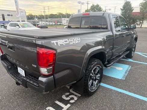 Used 2016 Toyota Tacoma TRD Sport w/ Towing Package AWD/4WD image 9