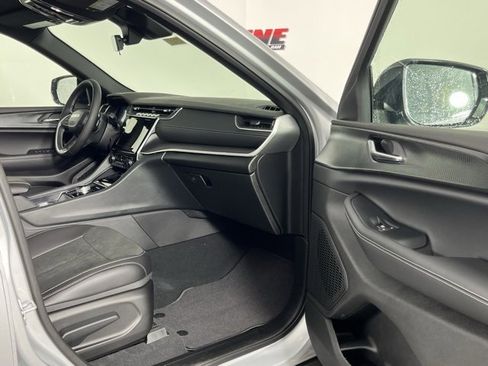 New 2025 Jeep Grand Cherokee Laredo image 31