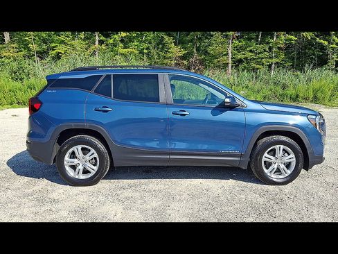 Used 2024 GMC Terrain SLE w/ Driver Convenience Package AWD/4WD image 9