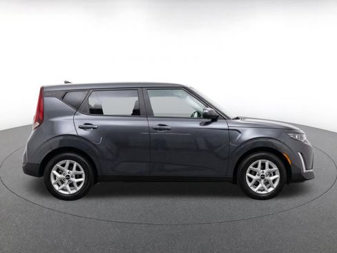 Used 2025 Kia Soul LX w/ LX Technology Package FWD image 8