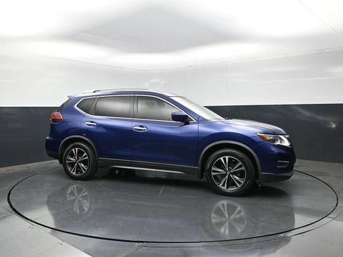 Used 2020 Nissan Rogue SV w/ Premium Package FWD image 6