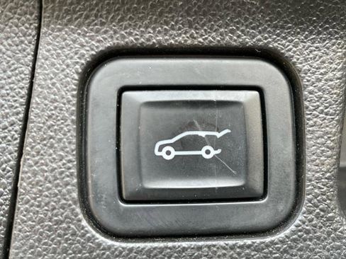 Used 2019 GMC Acadia SLE FWD image 17