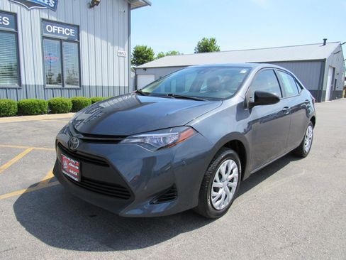 Used 2017 Toyota Corolla LE w/ Carpet Mat Package (TMS) FWD image 1