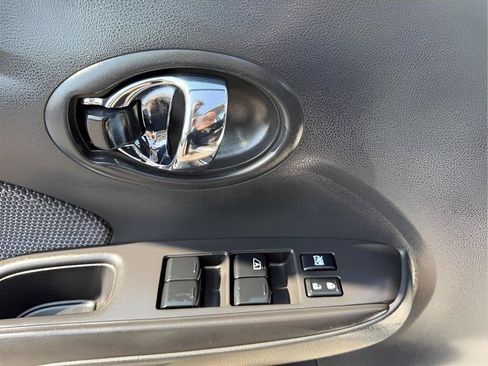 Used 2016 Nissan Versa SV w/ SV Appearance Package FWD image 17