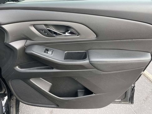 Used 2023 Chevrolet Traverse LT image 46