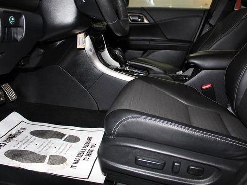 Used 2017 Honda Accord Sport image 16