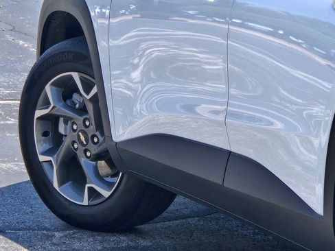 Certified 2025 Chevrolet Trax LT w/ LT Convenience Package FWD image 15