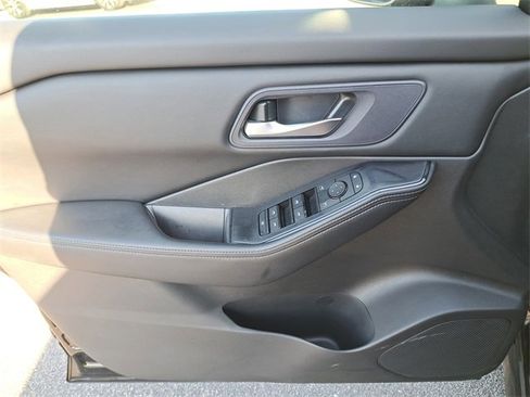 Used 2024 Nissan Rogue SV image 20