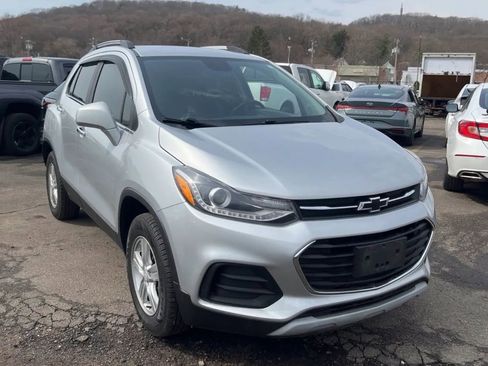 Used 2019 Chevrolet Trax LT w/ LT Convenience Package image 4