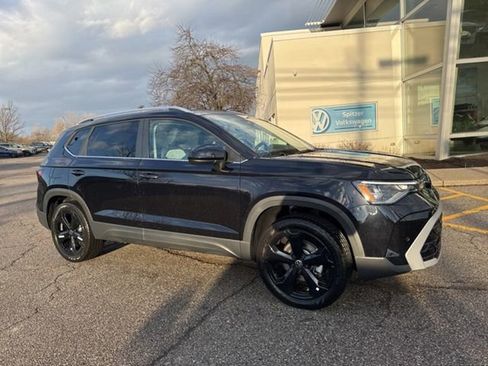 New 2025 Volkswagen Taos SEL image 3