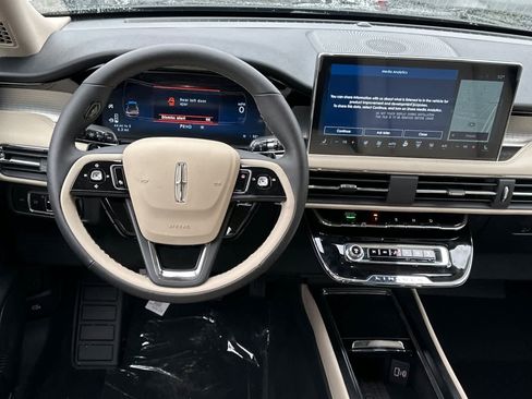 New 2025 Lincoln Corsair Premiere w/ Equipment Group 101A image 15