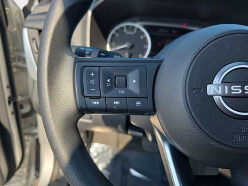 Used 2024 Nissan Rogue SV AWD/4WD image 15