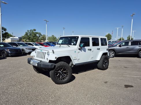 Used 2014 Jeep Wrangler Unlimited Sahara w/ Max Tow Package AWD/4WD image 1