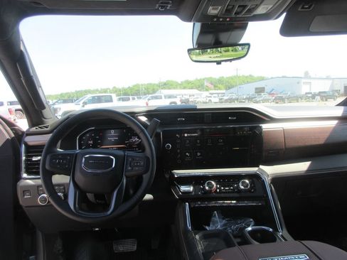 New 2026 GMC Sierra 3500 Denali Ultimate AWD/4WD image 17