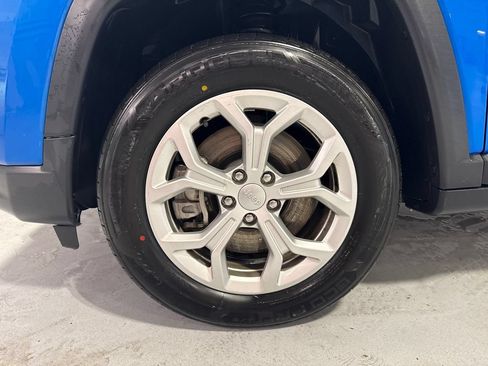 Used 2024 Jeep Compass Latitude AWD/4WD image 42