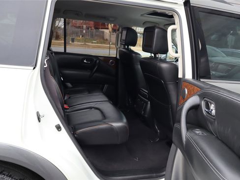 Used 2018 Nissan Armada Platinum w/ Interior Lighting Package image 31