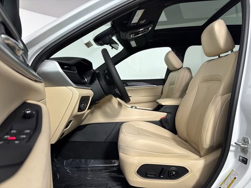 New 2025 Jeep Grand Cherokee L Limited image 7