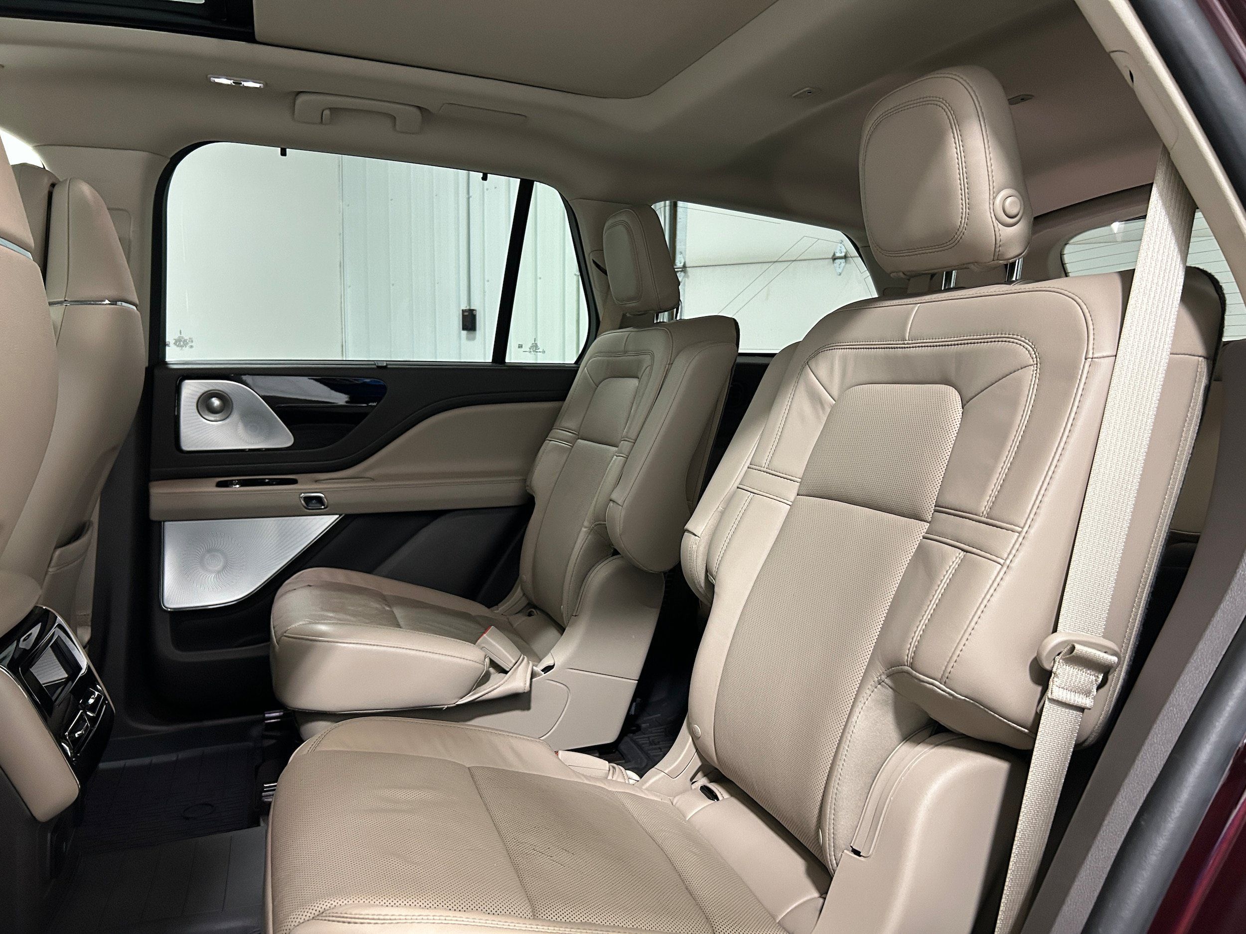 Used 2020 Lincoln Aviator Reserve w/ Equipment Group 202A AWD/4WD image 30