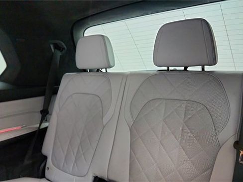 Used 2025 BMW X7 xDrive40i w/ M Sport Package image 30