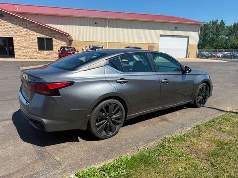 Used 2021 Nissan Altima 2.5 SR FWD image 3