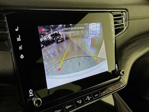 Used 2023 Jeep Wagoneer L Series III w/ Preferred Equipment Group image 16