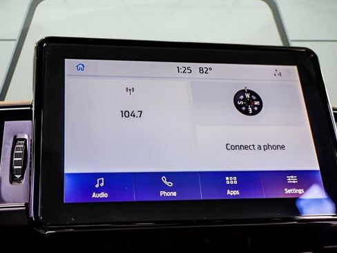 Used 2024 Ford Explorer XLT RWD image 21