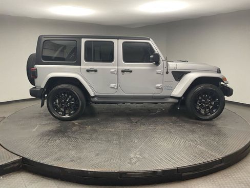 Used 2022 Jeep Wrangler Unlimited Sahara w/ Cold Weather Group AWD/4WD image 8