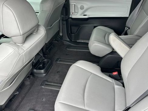 Certified 2025 Toyota Sienna XLE w/ XLE Plus Package AWD/4WD image 17