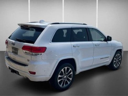 Used 2017 Jeep Grand Cherokee Overland w/ Jeep Active Safety Group RWD image 11