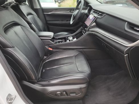 Used 2023 Jeep Grand Cherokee Limited w/ Black Appearance Package RWD image 7