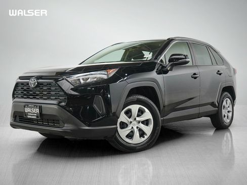 Used 2019 Toyota RAV4 LE AWD/4WD image 1