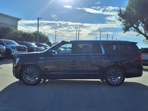 Used 2025 GMC Yukon XL Denali Ultimate w/ LPO, Illumination Package AWD/4WD image 27
