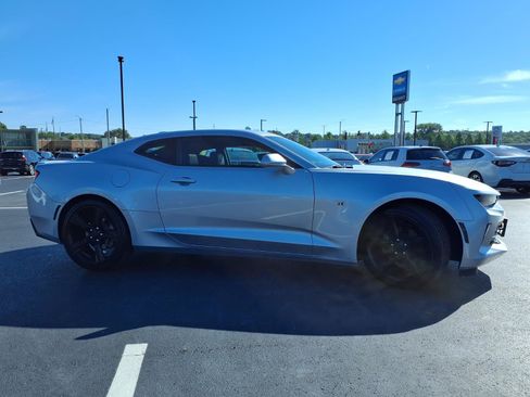 Used 2018 Chevrolet Camaro LT RWD image 32