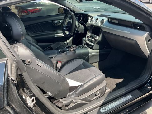Used 2017 Ford Mustang GT Premium w/ Black Accent Package RWD image 6