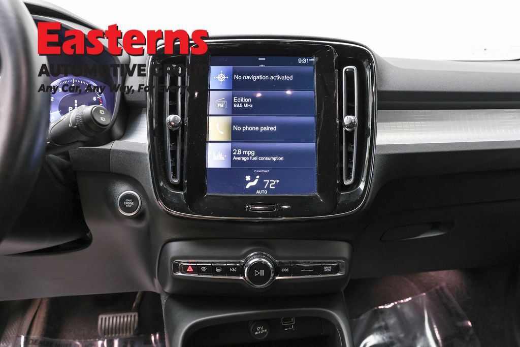 Used 2021 Volvo XC40 T4 Momentum FWD image 13