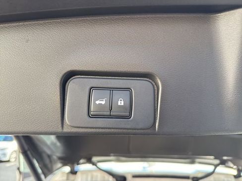 Used 2023 Nissan Rogue SL w/ SL Premium Package image 17