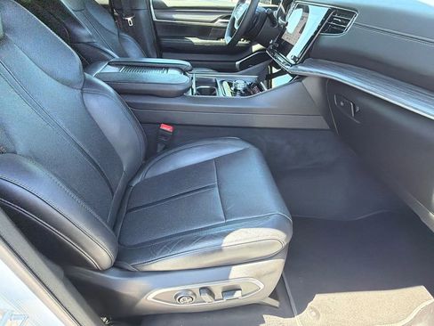 Used 2024 Jeep Wagoneer Series II w/ Flexible Seating Group RWD image 13