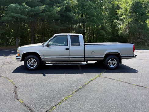 Used 1998 Chevrolet Silverado 2500 2WD Extended Cab w/ Preferred Equipment Group 3 image 3