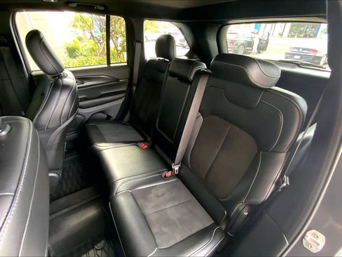 Used 2025 Jeep Grand Cherokee Altitude AWD/4WD image 20