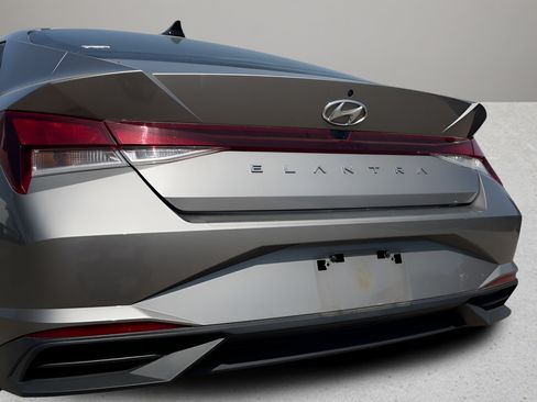 Used 2022 Hyundai Elantra SEL FWD image 5