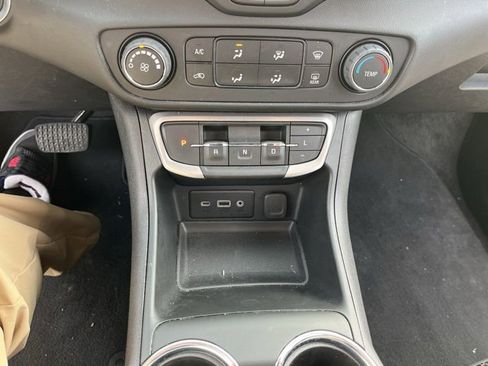 Used 2024 GMC Terrain SLE image 16