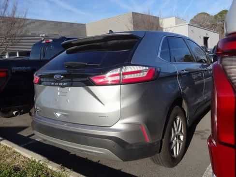 Used 2023 Ford Edge SEL image 3