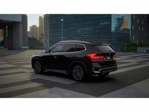 New 2026 BMW X1 xDrive28i w/ Technology Package AWD/4WD image 2